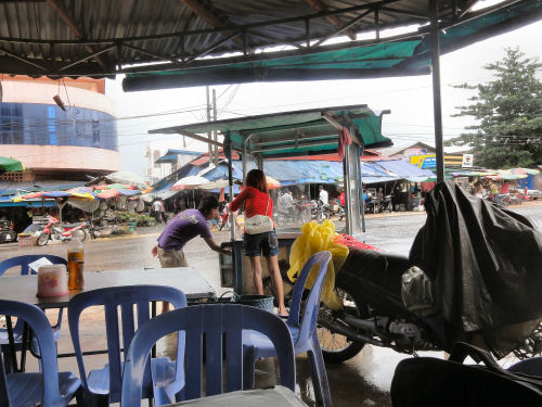 シアヌークビルの食堂１２.jpg