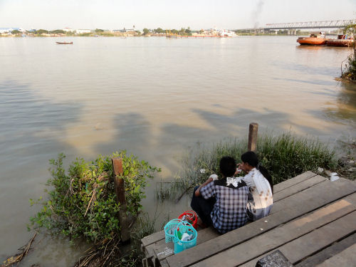 ヤンゴン川対岸.jpg