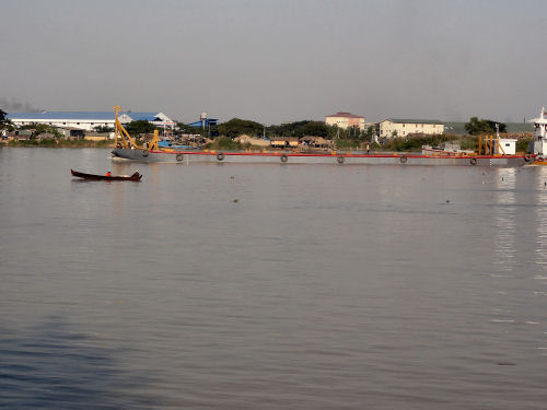 ヤンゴン川対岸２.jpg