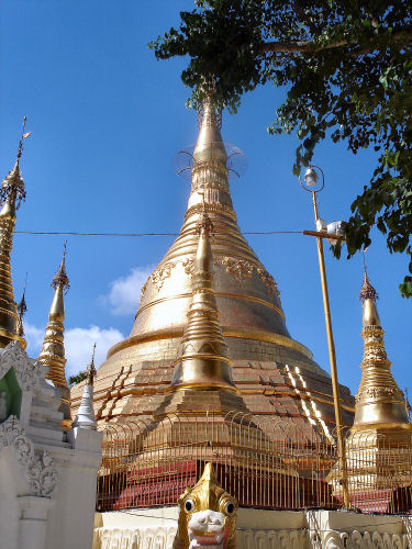 シュエダゴン・パゴダ兄の仏塔.jpg