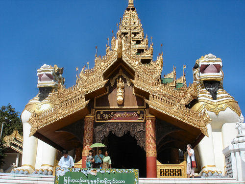 シュエダゴン・パゴダ入り口.jpg