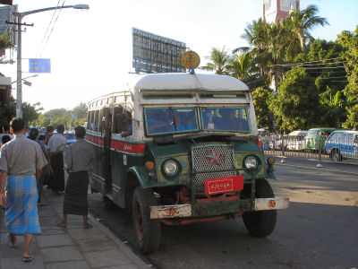 ミャンマー市内バス.jpg