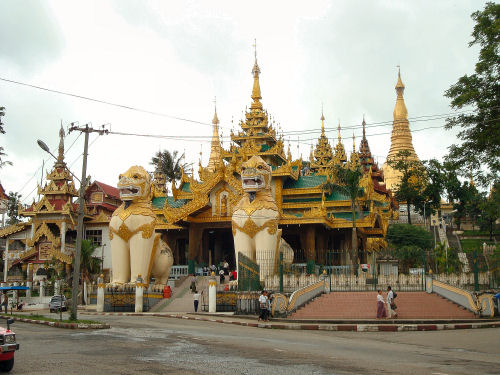 シュエダゴン・パゴダ北参道.jpg