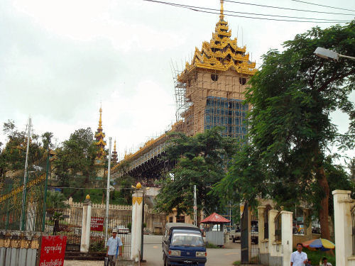 シュエダゴン・パゴダ北参道２.jpg