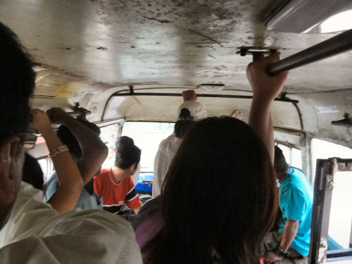 ヤンゴンのバス.jpg