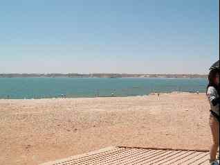 アブシンベル神殿横の湖
