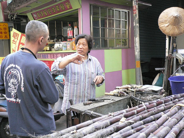 サトウキビ購入中