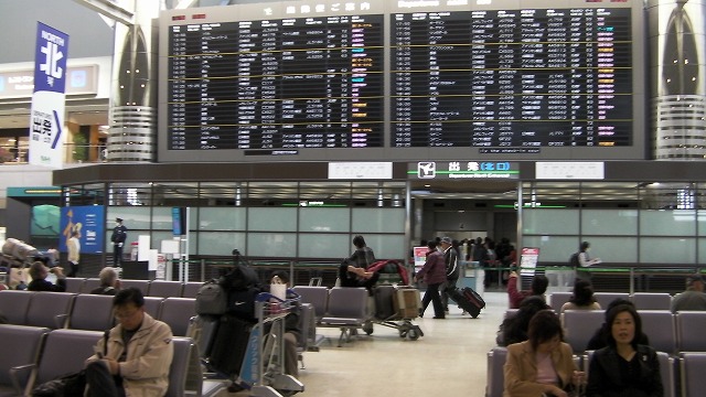 成田空港出発ロビー