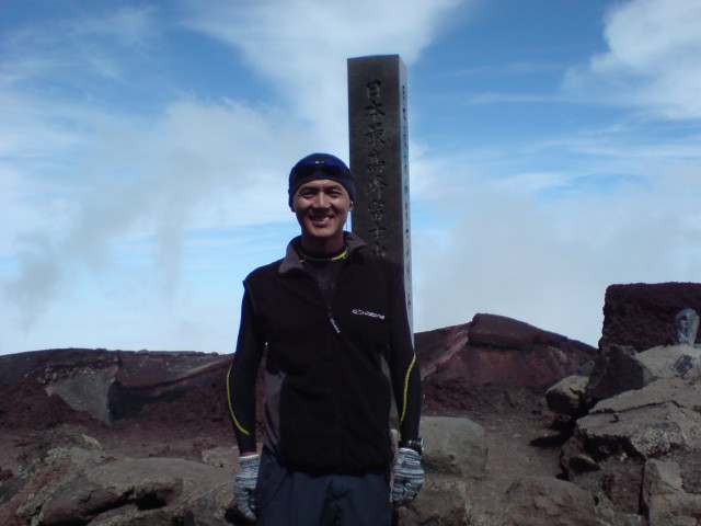 富士山頂で記念写真