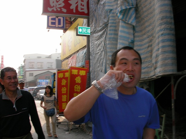 サトウキビを食べるごごう！