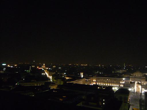 ガッレリアからカステッロ、夜景.JPG