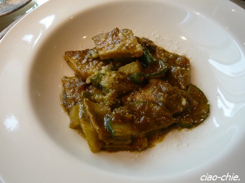 testaroli con pesto ligure, fagiolini, zucchine e patate.jpg