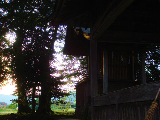 須佐神社の夕暮れ