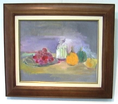 白い小瓶と果物