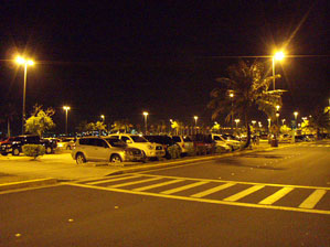 グアム空港の外