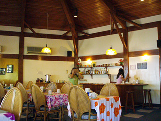 ハイビスカスで朝食