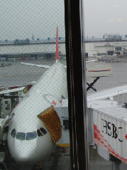 窓の外には飛行機~