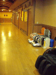 マッサージルームなどがある廊下