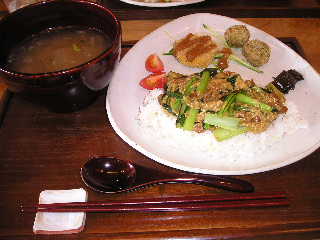 日替わりランチ（つぶつぶカフェ)