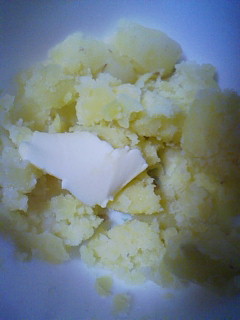 ゆでじゃがプラスバター