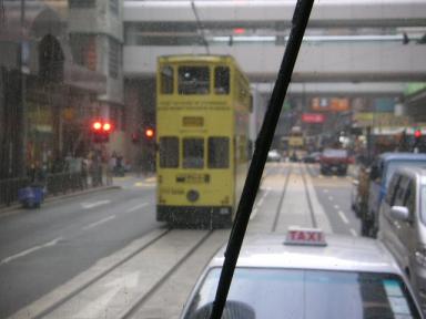 トラムの中から他のトラムを撮ってみました