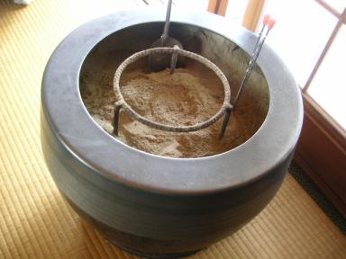 火鉢ちょっと珍しいので撮ってみました(^_^)