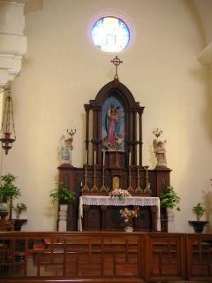 丘の上のPenha Church 堂内