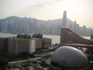 ハーバービュールームからの香港島側