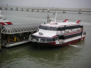 Hong Kong～Macau間を往復する高速フェリー