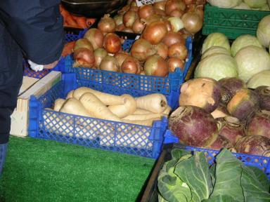 白いニンジン。食べた同行者によると繊維が多いニンジンという感じらしい・・・