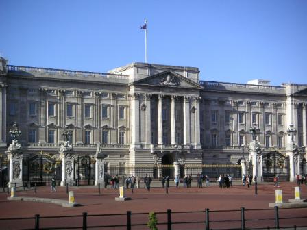 Buckingham Palace　ユニオンジャックの旗なので女王は何処かにお出かけ中