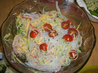 次女の作ったサラダ春雨サラダ