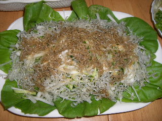 次女の作ったサラダじゃこと大根のサラダ