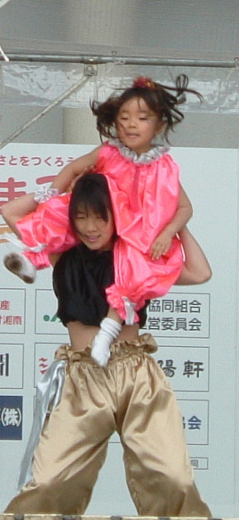 次女三女アクロバットシーン