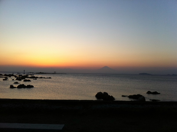 222葉山森戸神社からの夕焼け