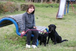 長女とラブと子犬