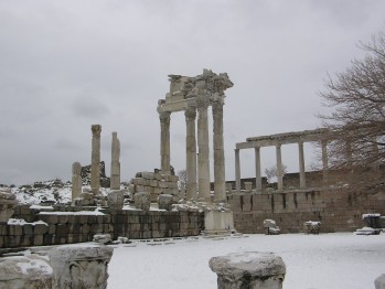 トラヤヌス神殿