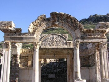 ハドリアヌス神殿