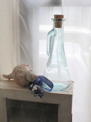 ガラス瓶と貝殻.jpg