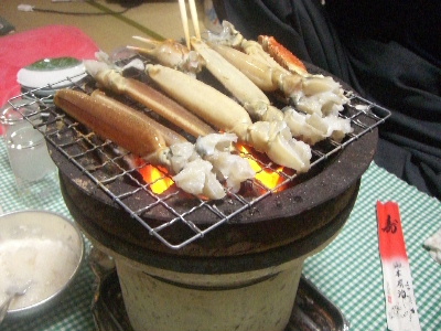 七輪で焼きガニ.JPG