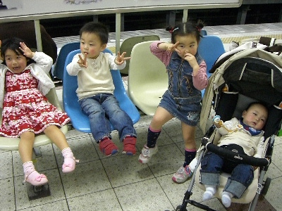 上本町駅のホームで２.JPG