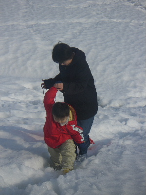 おばあちゃんと雪のぼり.JPG