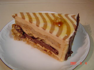 くるみとチョコレートのアントルメ(カット）.JPE