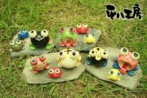 色とりどりのカエルさん1