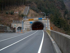 寒風山トンネル愛媛側