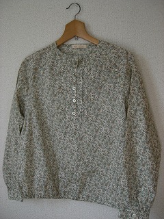 リバティーブラウス