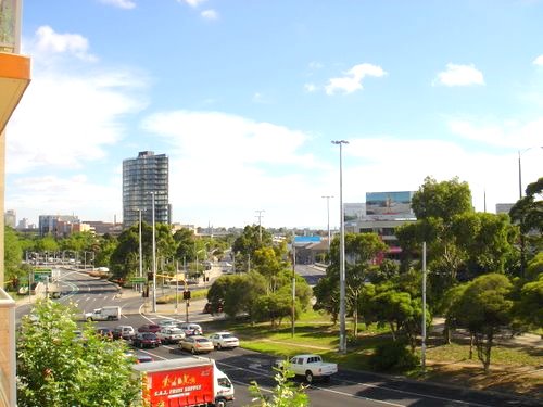 アパートのバルコニーから