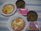 チンするハムエッグ定食完成