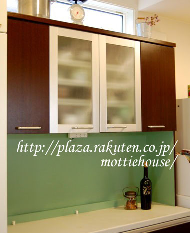 棚下を塗装したキッチンボード