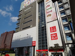 新宿駅で動画を撮影